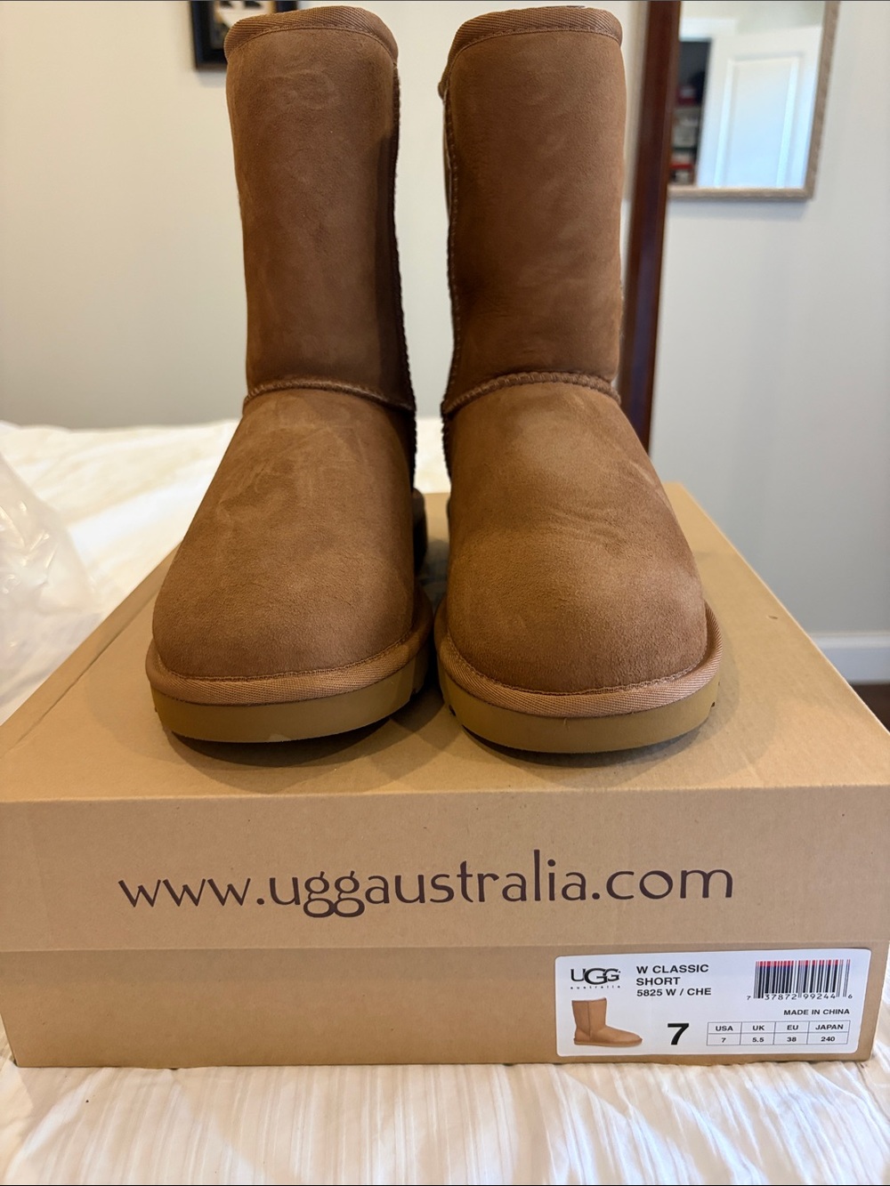 UGG Classic Short II Boots – Women’s Size 7 (Chestnut) - Brand New